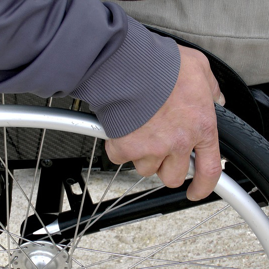 Foto de una silla de ruedas